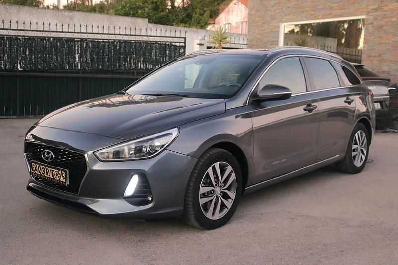 Cinza Usado 2019 Hyundai i30 Style Carrinha | € 16.500 (Bom preço) - Imagem 1/4
