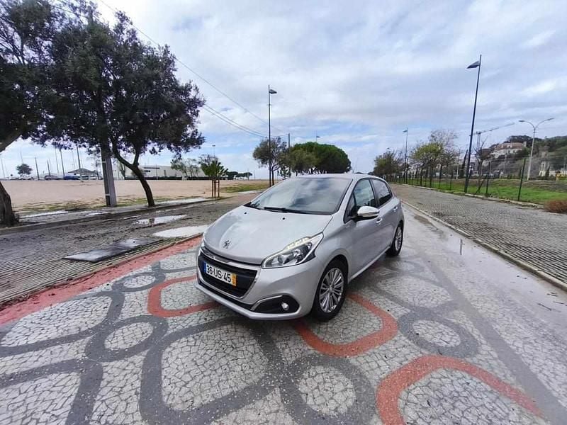 Cinzento Usado 2018 Peugeot 208 Citadino | € 8.990 (Bom preço) - Imagem 1/4