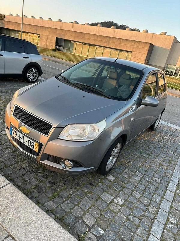 Cinzento Usado 2009 Chevrolet Aveo Citadino | € 3.100 - Imagem 1/4