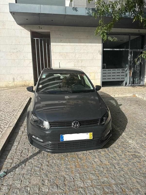 Usado VW Polo 75 HP (55 kW) 2014 Cinzento Citadino