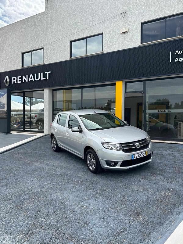 Cinzento Usado 2015 Dacia Sandero Citadino | € 10.450 (Preço elevado) - Imagem 1/4
