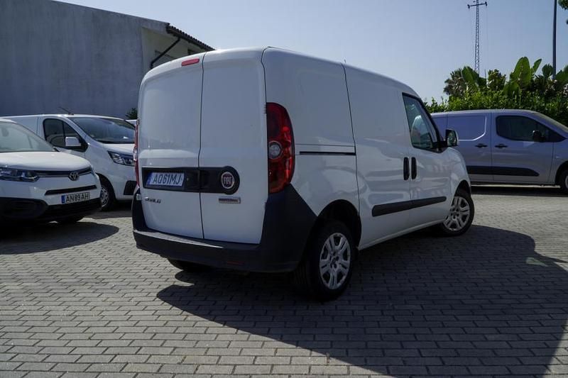 Usado Fiat Doblò Easy 105 HP (77 kW) 2022 Branco Monovolume