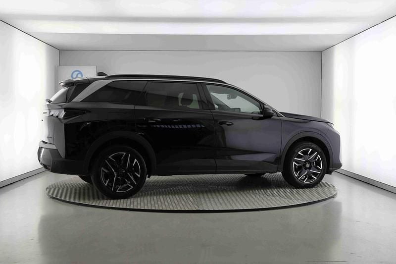 Usado Peugeot 5008 136 HP (100 kW) 2025 Preto Monovolume