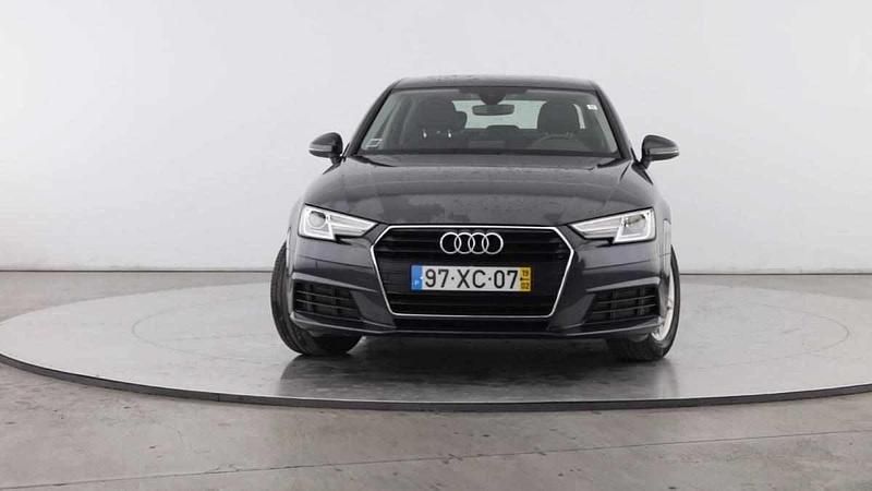 Usado Audi A4 150 HP (110 kW) 2019 Cinzento Sedan