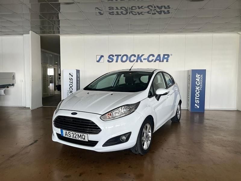 Usado Ford Fiesta Titanium 95 HP (69 kW) 2015 Branco Citadino