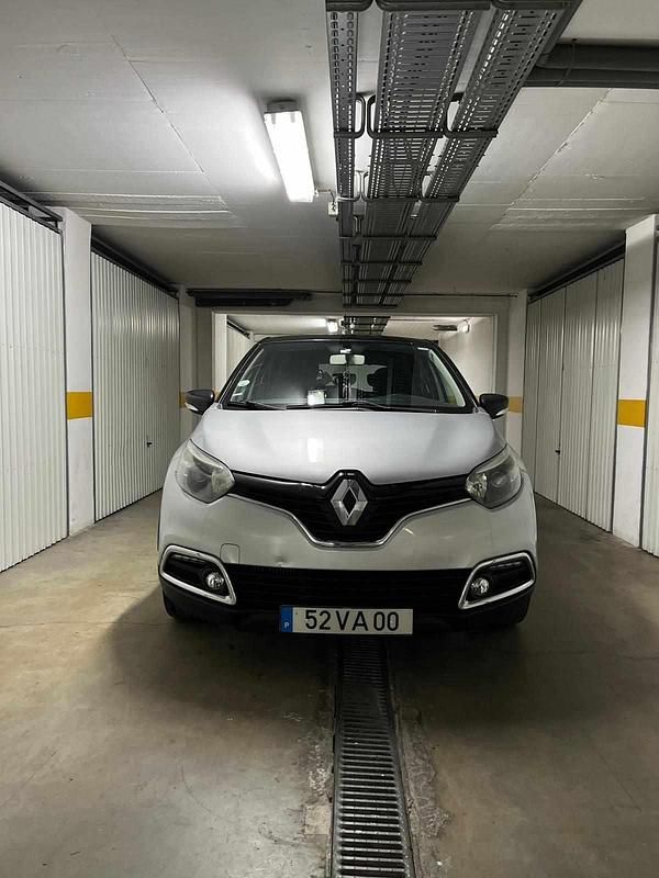 Cinzento Usado 2015 Renault Captur SUV | € 10.000 (Bom preço) - Imagem 1/4