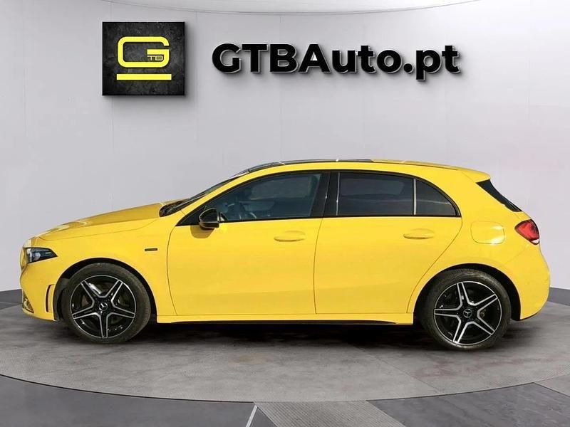 Amarelo Usado 2020 Mercedes A250 AMG line | € 28.499 - Imagem 1/4