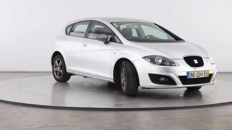 Usado Seat Leon 105 HP (77 kW) 2011 Cinzento Citadino