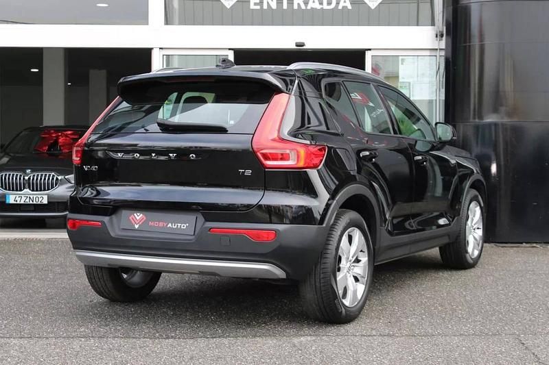 Usado Volvo XC40 Momentum 129 HP (94 kW) 2021 Preto SUV