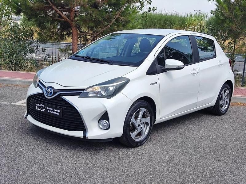 Branco Usado 2014 Toyota Yaris Hybrid Comfort | € 12.980 (Preço justo) - Imagem 1/4