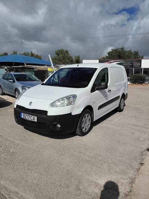 Branco Usado 2014 Peugeot Partner Monovolume | € 12.900 (Caro) - Imagem 1/4