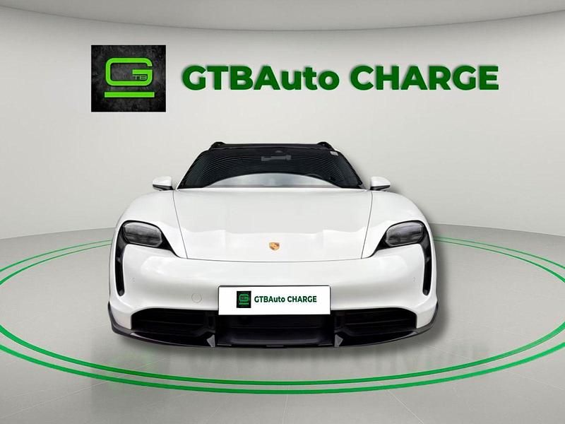 Branco Usado 2021 Porsche Taycan Turbo Sedan | € 83.999 - Imagem 1/4