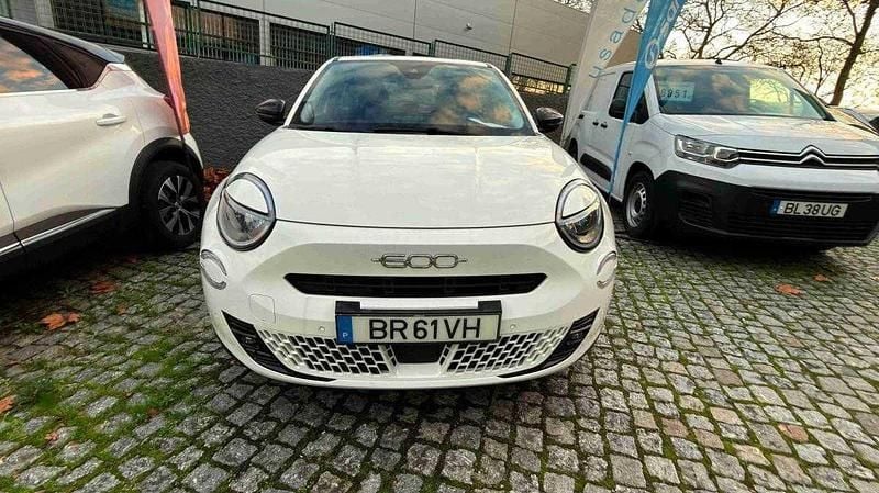 Branco Usado 2025 Fiat 600 | € 32.990 (Caro) - Imagem 1/4