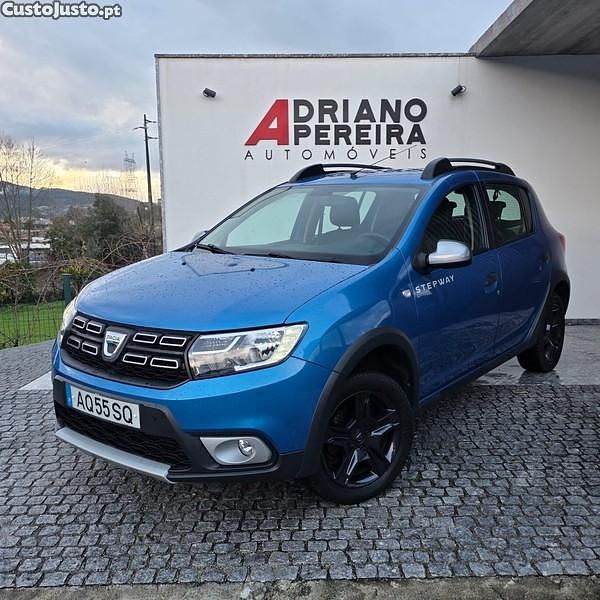 Azul Usado 2017 Dacia Sandero Celebration SUV | € 12.990 (Preço justo) - Imagem 1/1