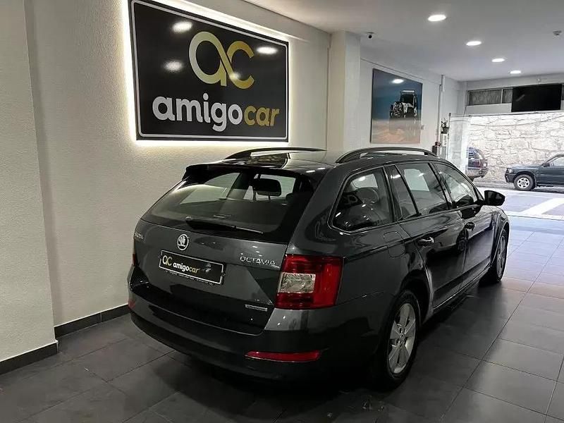 Usado Skoda Octavia GreenLine 110 HP (80 kW) 2014 Cinza escuro Citadino