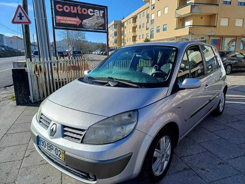 Cinzento Usado 2006 Renault Scénic II Monovolume | € 2.399 (Preço justo) - Imagem 1/4