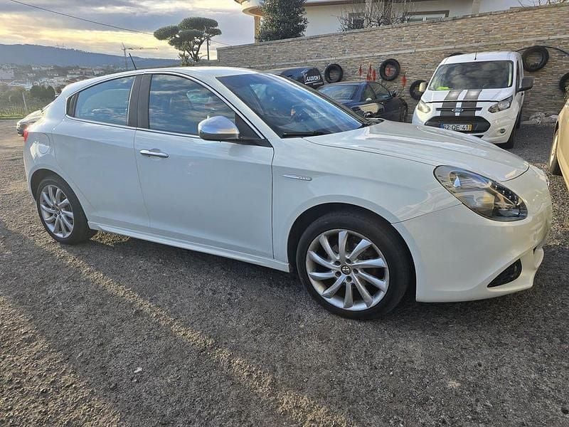 Usado Alfa Romeo Giulietta 105 HP (77 kW) 2011 Citadino