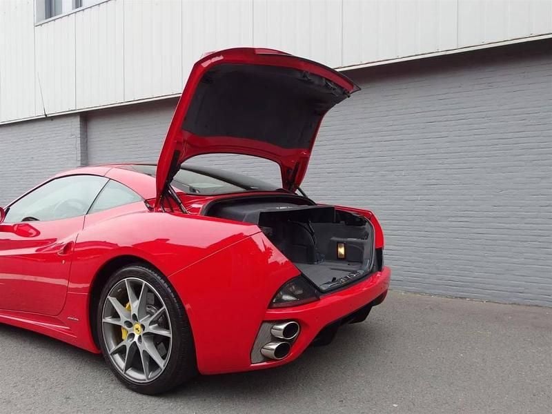 Usado Ferrari California 490 HP (360 kW) 2013 Vermelho Cabrios