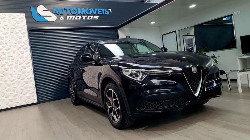 Usado Alfa Romeo Stelvio Super 210 HP (154 kW) 2019 Preto SUV