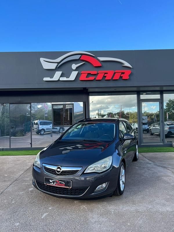 Usado Opel Astra Cosmo 95 HP (69 kW) 2011 Cinza Carrinha