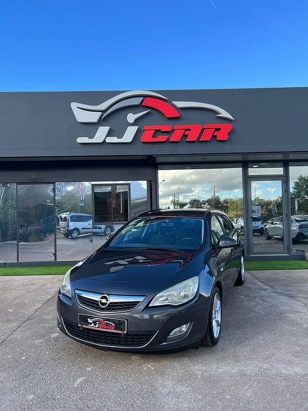 Cinza Usado 2011 Opel Astra Cosmo Carrinha | € 8.750 (Caro) - Imagem 1/4