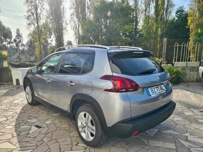 Usado Peugeot 2008 130 HP (95 kW) 2019 Cinzento SUV