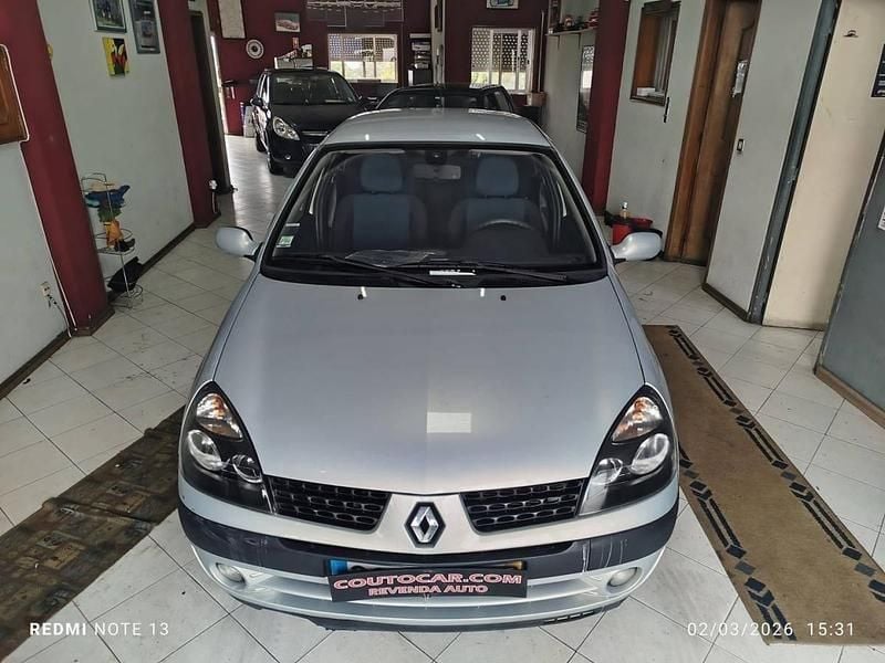 Usado Renault Clio II 75 HP (55 kW) 2003 Cinzento