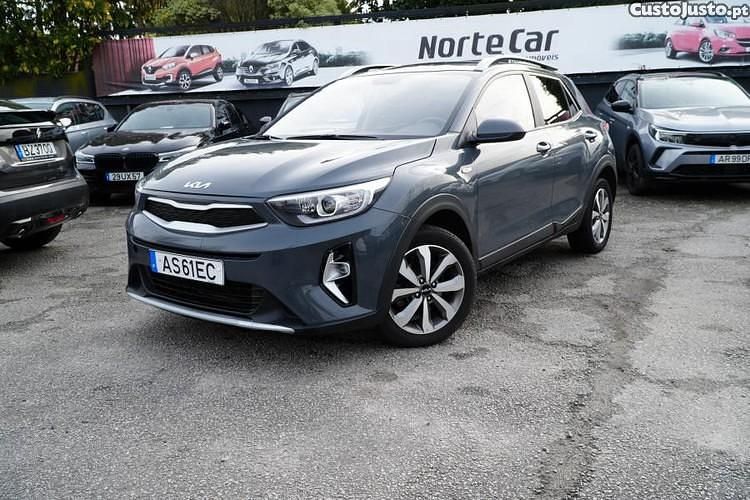Branco Usado 2022 Kia Stonic SUV | € 12.990 (Preço justo) - Imagem 1/1