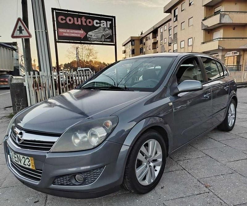 Cinzento Usado 2007 Opel Astra | € 4.499 (Preço justo) - Imagem 1/4