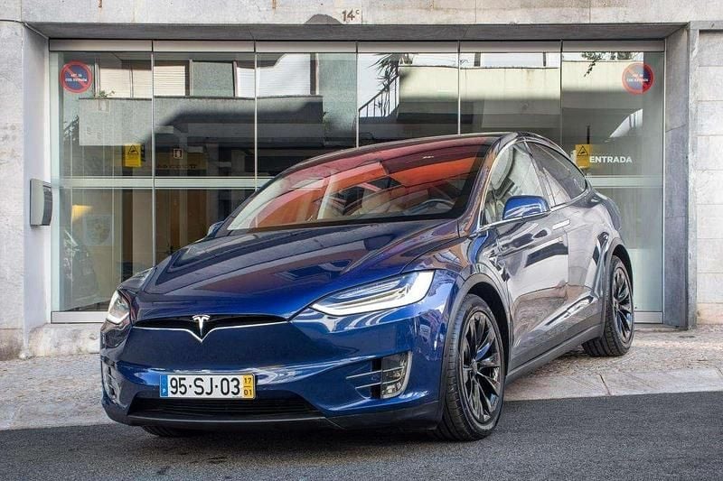 Azul Usado 2017 Tesla Model X SUV | € 37.900 - Imagem 1/4