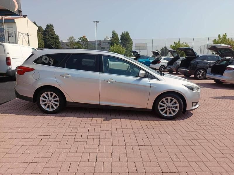 Usado Ford Focus Titanium 120 HP (88 kW) 2015 Cinza prata Carrinha