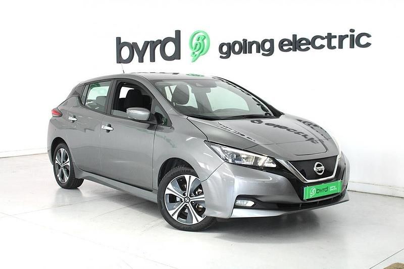 Cinzento Usado 2021 Nissan Leaf Acenta Citadino | € 17.900 (Preço justo) - Imagem 1/4
