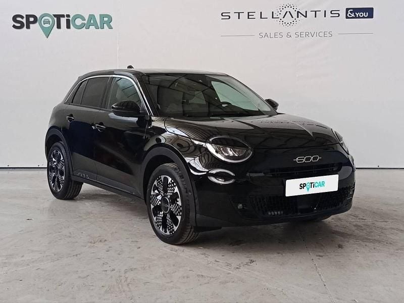 Usado Fiat 600 La Prima 136 HP (100 kW) 2024 Preto SUV