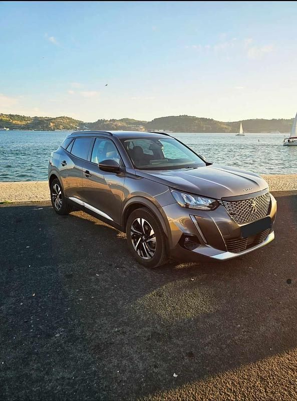 Cinzento Usado 2021 Peugeot 2008 Allure SUV | € 17.900 (Preço justo) - Imagem 1/4