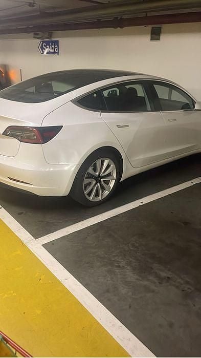 Branco Usado 2019 Tesla Model 3 Standard Range Plus Sedan | € 19.000 (Bom preço) - Imagem 1/4