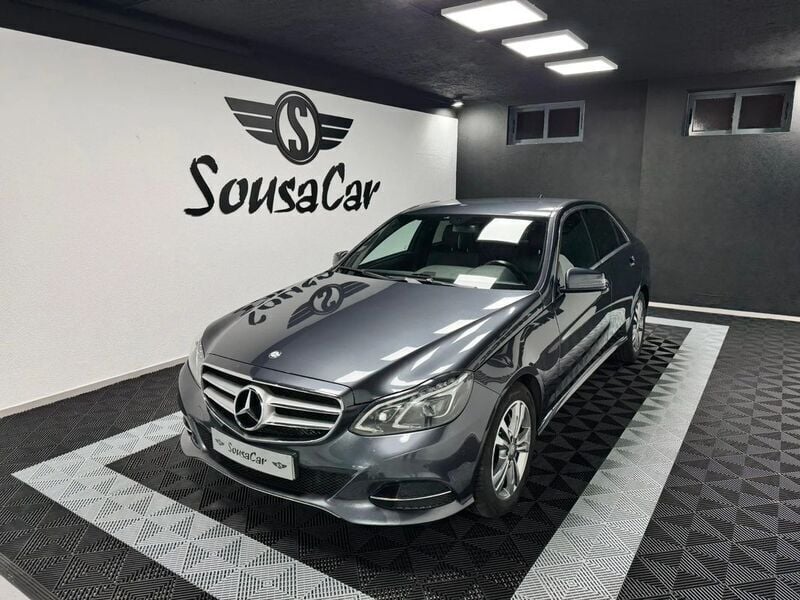 Cinza Usado 2013 Mercedes E300 Avantgarde Sedan | € 20.900 (Preço justo) - Imagem 1/4