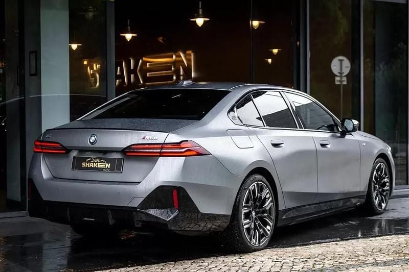 Usado BMW i5 442 kW (601 HP) 2023 Cinza antracite Coupé