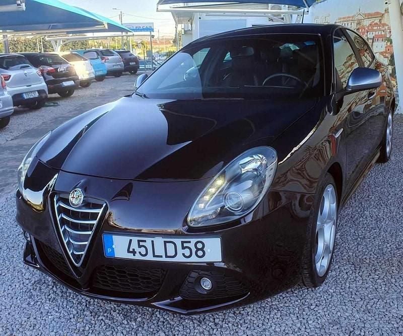 Usado Alfa Romeo Giulietta 105 HP (77 kW) 2010 Preto (metalizado) Citadino