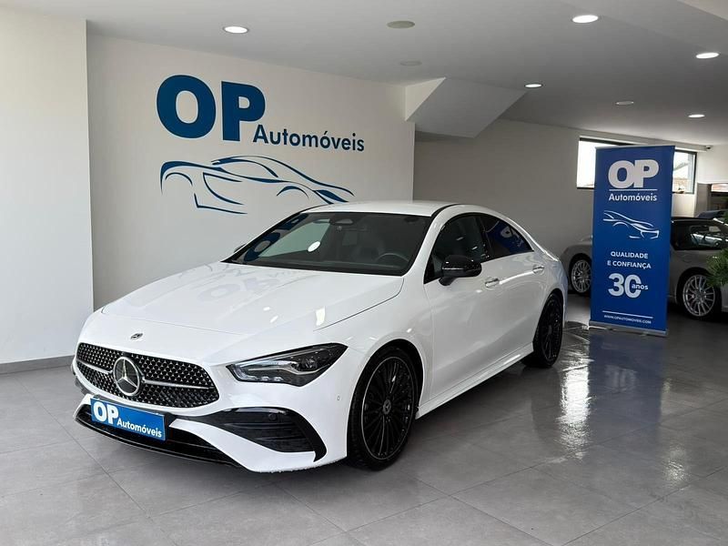 Branco Usado 2024 Mercedes CLA180 AMG line Sedan | € 40.950 (Preço elevado) - Imagem 1/4