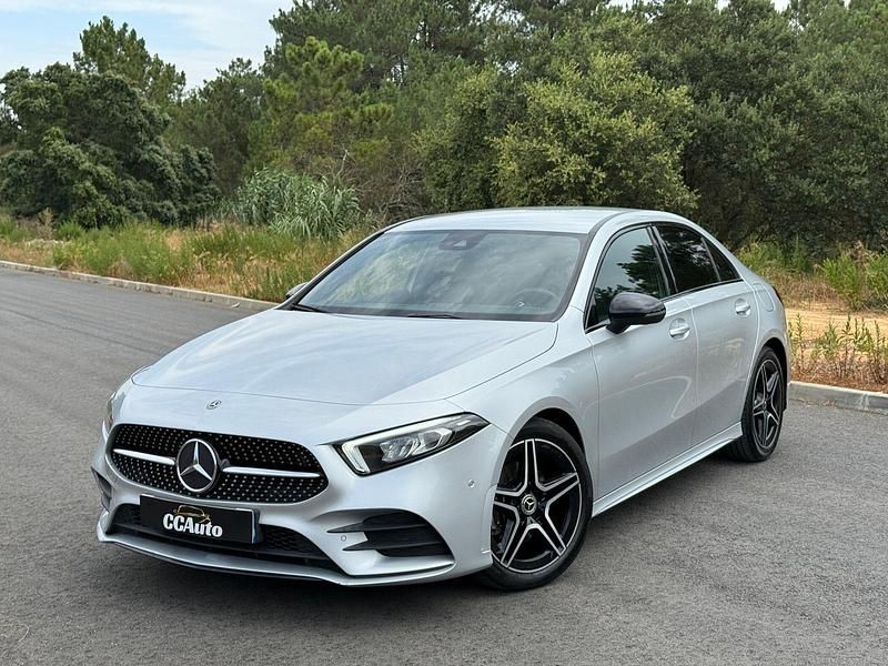Cinza Usado 2019 Mercedes A180 AMG line | € 29.900 (Caro) - Imagem 1/4