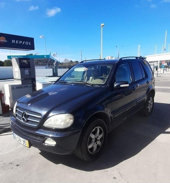 Usado 2001 Mercedes ML400 SUV | € 8.500 - Imagem 1/4
