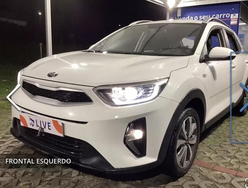 Branco Usado 2021 Kia Stonic SUV | € 13.900 (Preço justo) - Imagem 1/1