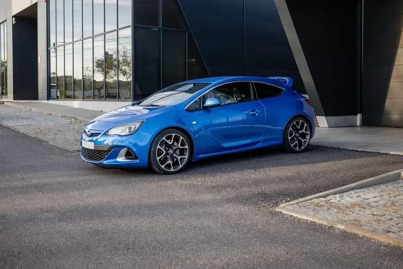 Azul Usado 2013 Opel Astra GTC OPC Coupé | € 23.500 - Imagem 1/4