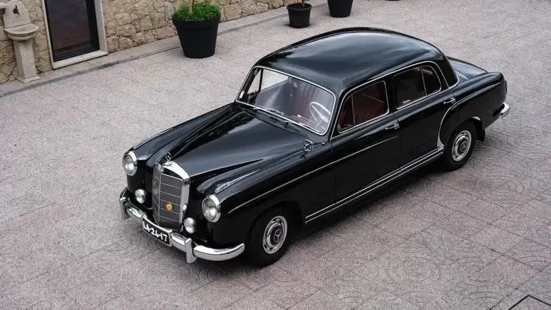 Preto Usado 1956 Mercedes 220 Sedan | € 45.000 - Imagem 1/4