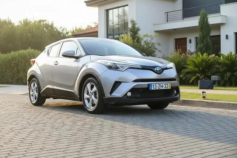 Usado Toyota C-HR Comfort 122 HP (89 kW) 2019 Prateado SUV