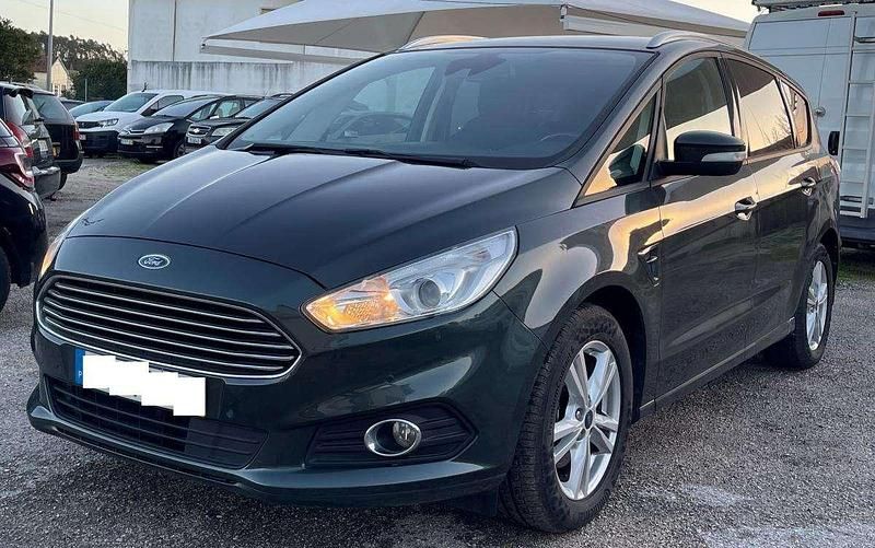 Verde Usado 2018 Ford S-MAX Business Edition Monovolume | € 19.990 - Imagem 1/4