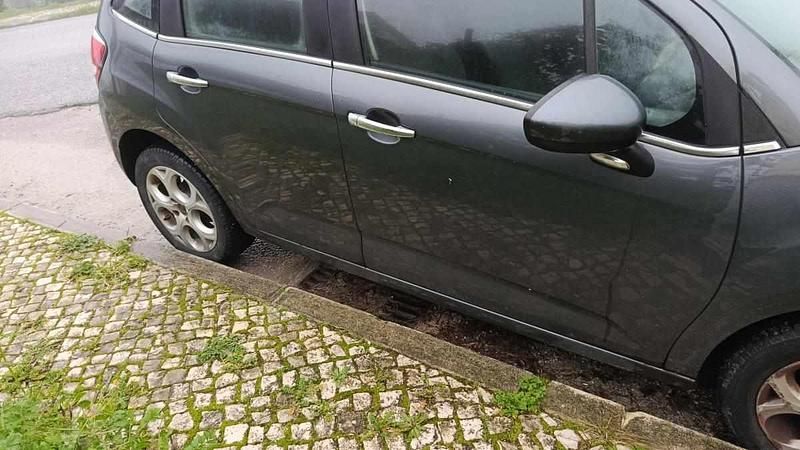 Usado Citroën C3 82 HP (60 kW) 2015 Cinzento Citadino