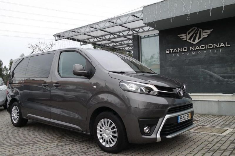 Vendido Toyota HiAce PROACE VERSO 9 L. - Carros usados para venda