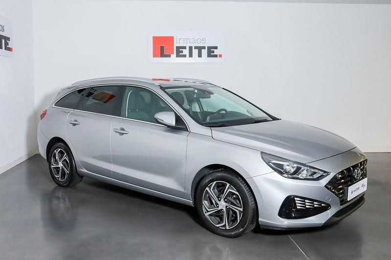 Cinza Usado 2021 Hyundai i30 Style Carrinha | € 19.990 (Preço elevado) - Imagem 1/4