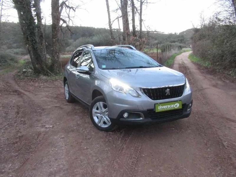 Cinzento Usado 2018 Peugeot 2008 Style SUV | € 15.900 (Caro) - Imagem 1/4